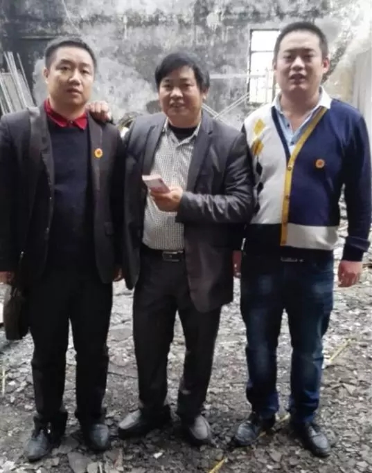 名士达慈善联盟爱心救助上海受火灾家具厂
