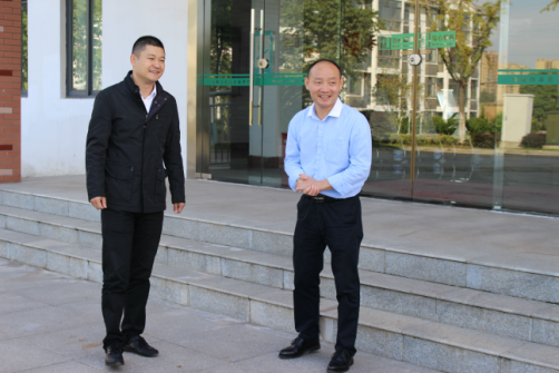 许院长热烈欢迎慈善联盟分会成员的到来 许院长热烈欢迎慈善联盟分会成员的到来