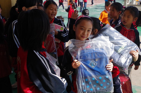 承托希望 奉献爱心 承托希望 奉献爱心