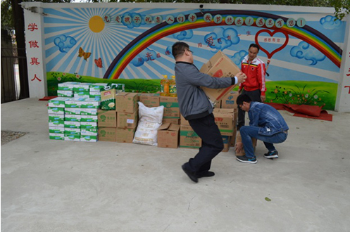 10月10日名士达慈善日，用爱托起希望，用爱温暖夕阳