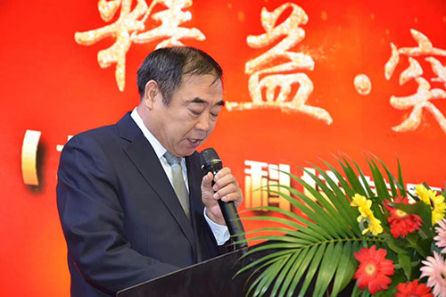 漆谷集團(tuán)老董事長吳寶珠先生致辭