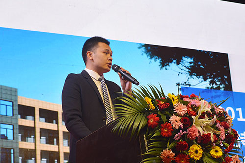 漆谷研究院辦公室主任鄭水先生作技術(shù)工作報告