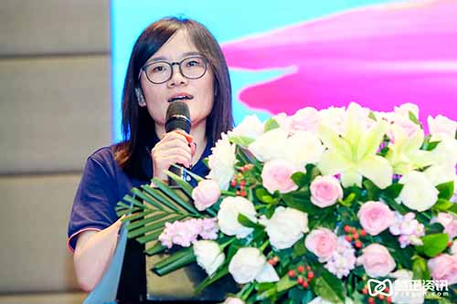 油友網總經理王康女士致辭