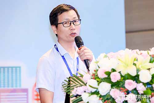 國家家具產品質量監督檢驗中心(廣東)項目檢驗主管工程師胡鵬飛先生做技術培訓