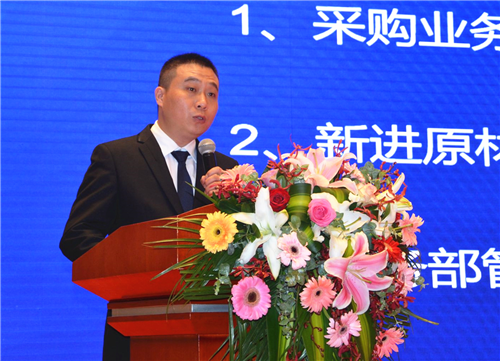 采購業務部經理李洪偉先生作工作匯報